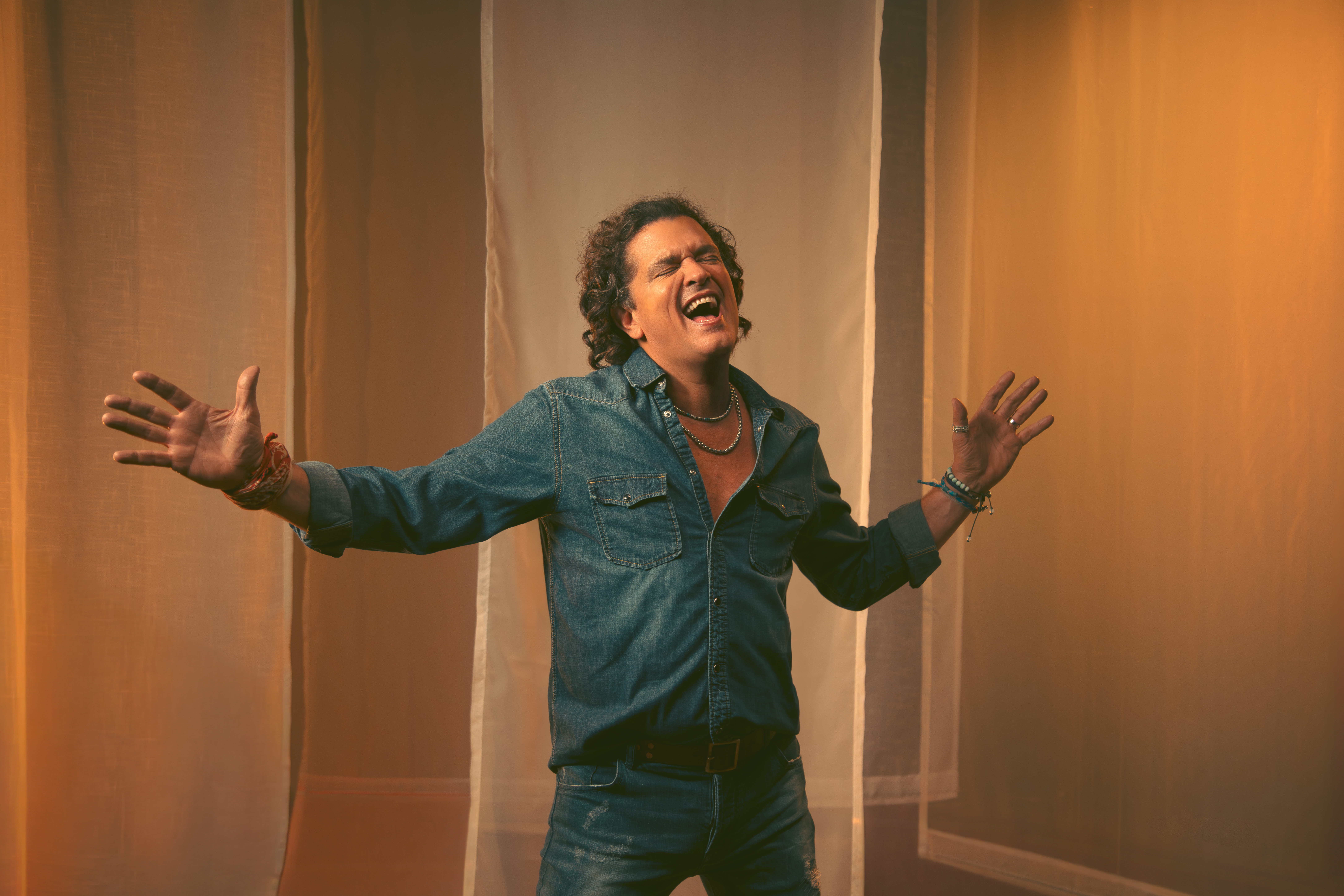 Carlos Vives habla de ‘El último disco’ y su gira: “un show como nunca lo hemos hecho”