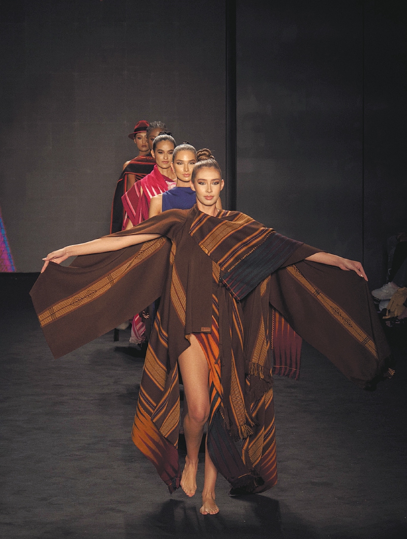 La marca Hajsú Etnomoda estuvo en pasarela y mostró diseños con tejeduría en guanga. / Cortesía Inexmoda