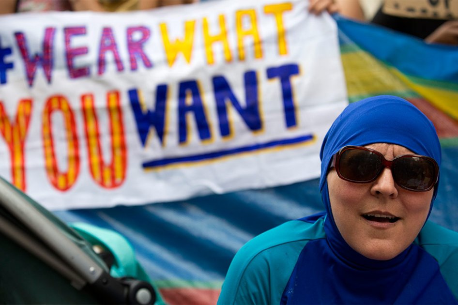 Corte francesa suspende la prohibición del burkini