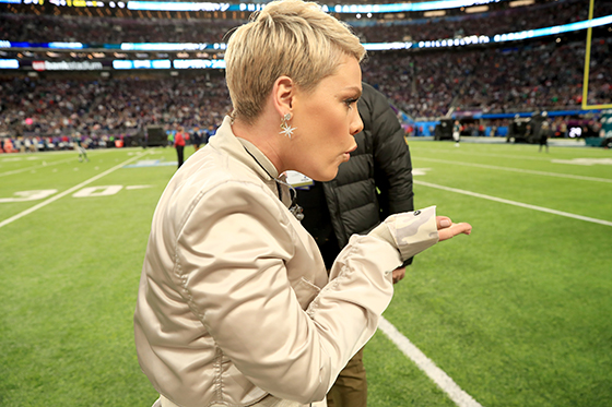 ¿Qué escupió Pink antes de su actuación en el Super Bowl 2018?