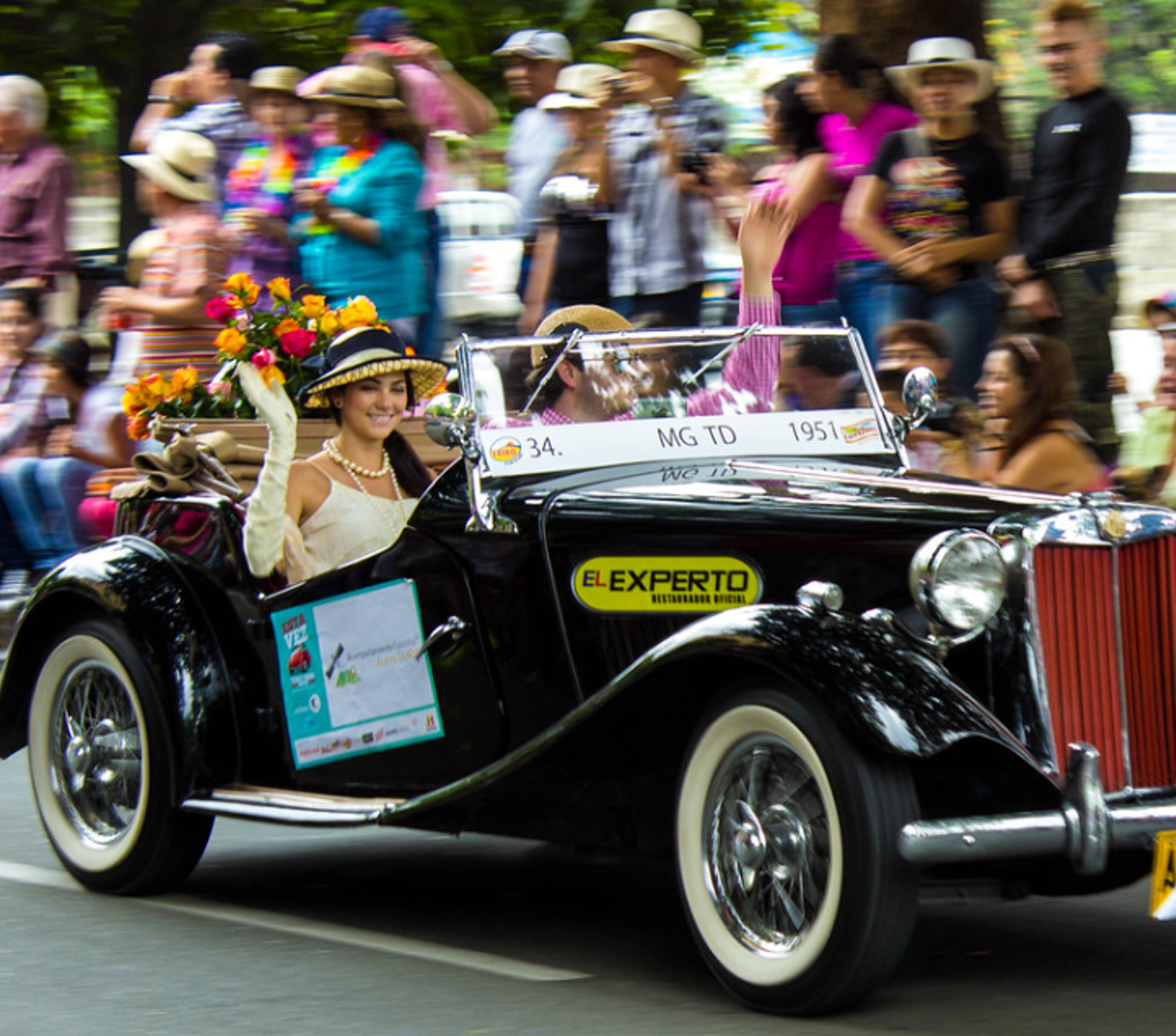 Desfile de autos clásicos y antiguos en Medellín 2025: recorrido, horarios y vías