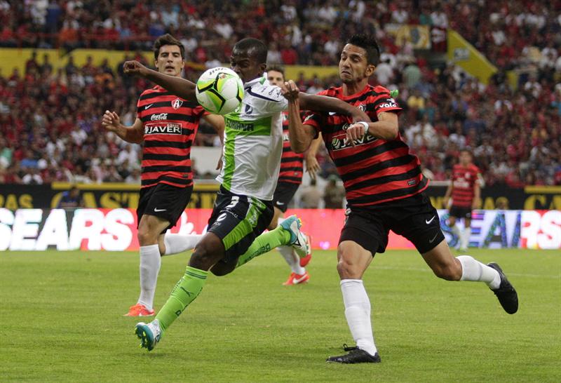 Goles colombianos clasifican al Santos semifinales del fútbol mexicano