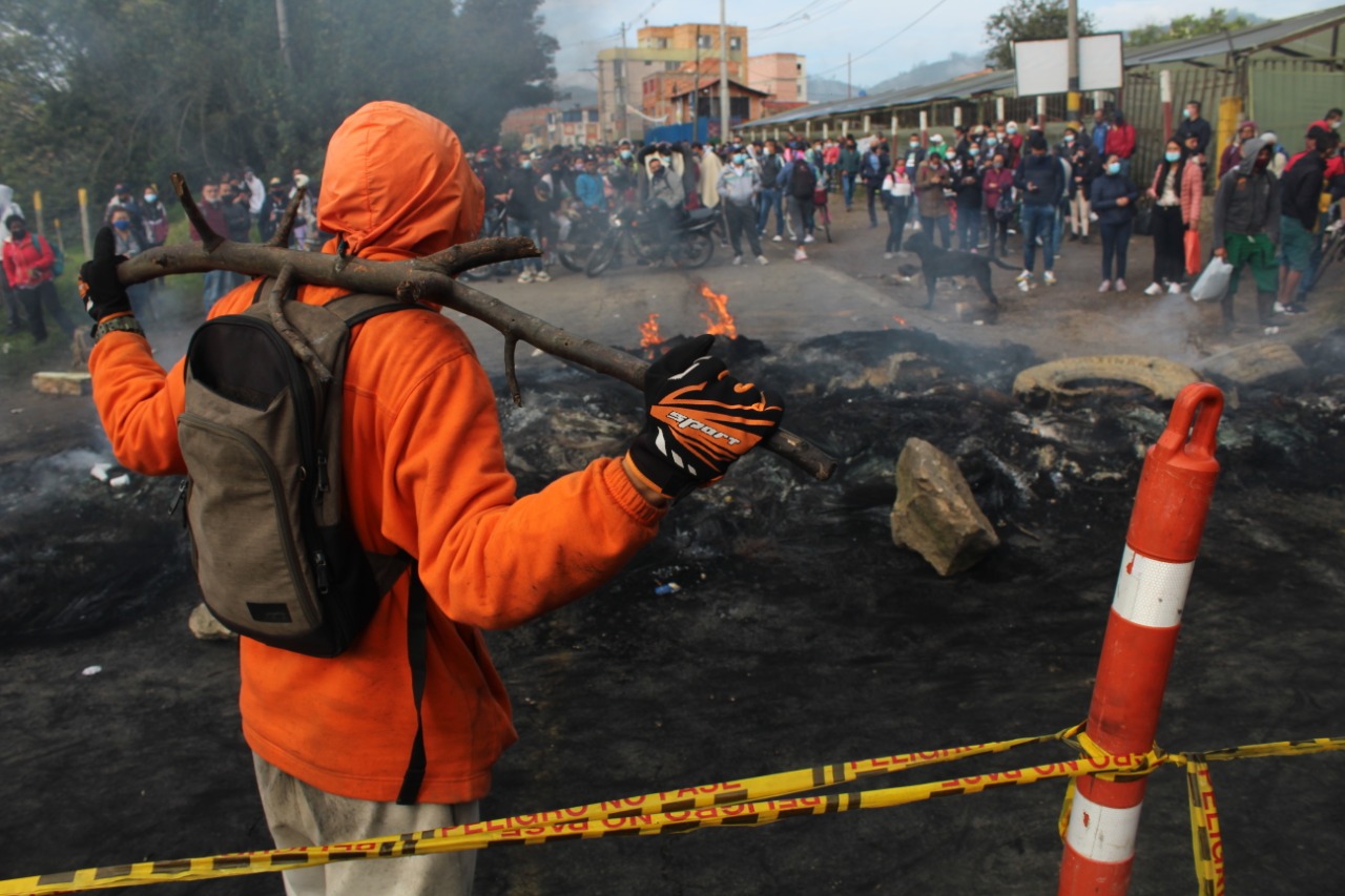 En imágenes: se mantienen los bloqueos en la entrada de Sibaté