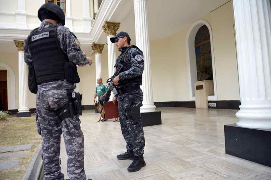 Estallan tres bombas panfletarias de bajo poder cerca del Parlamento venezolano