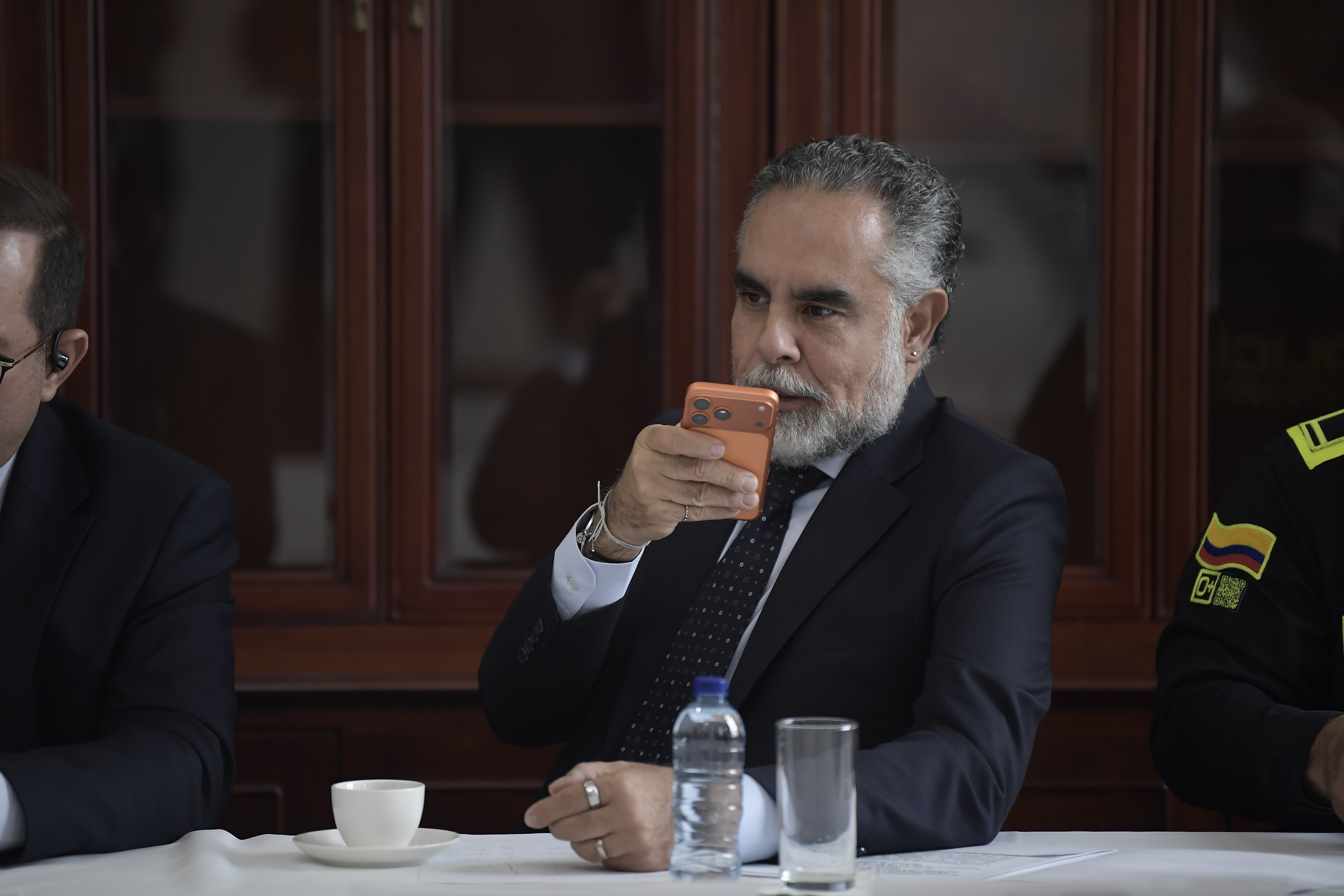 Armando Benedetti saluda relevo en la Embajada de Estados Unidos en Colombia