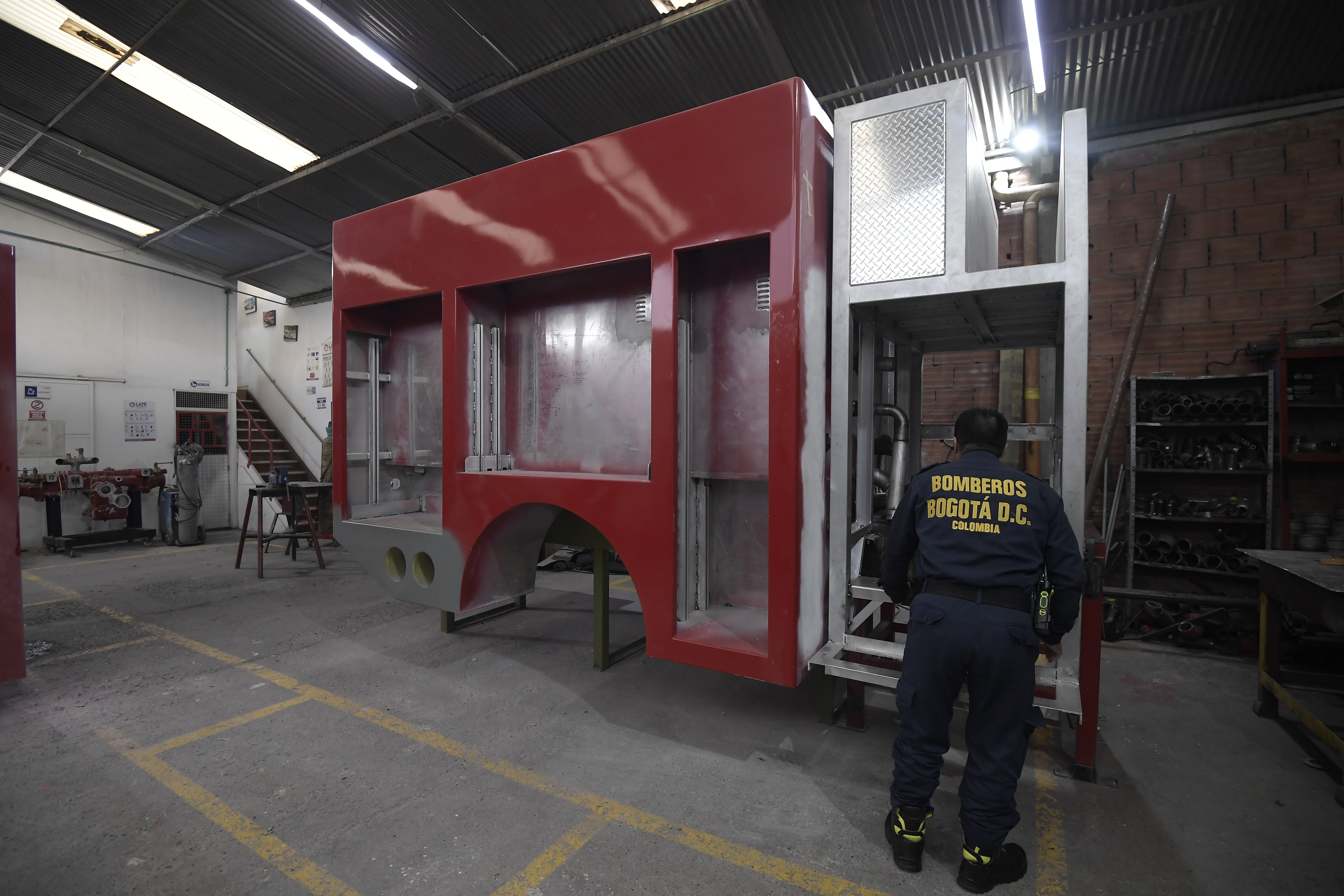 Chasis de siete máquinas extintoras para Bogotá por fin llegaron al país