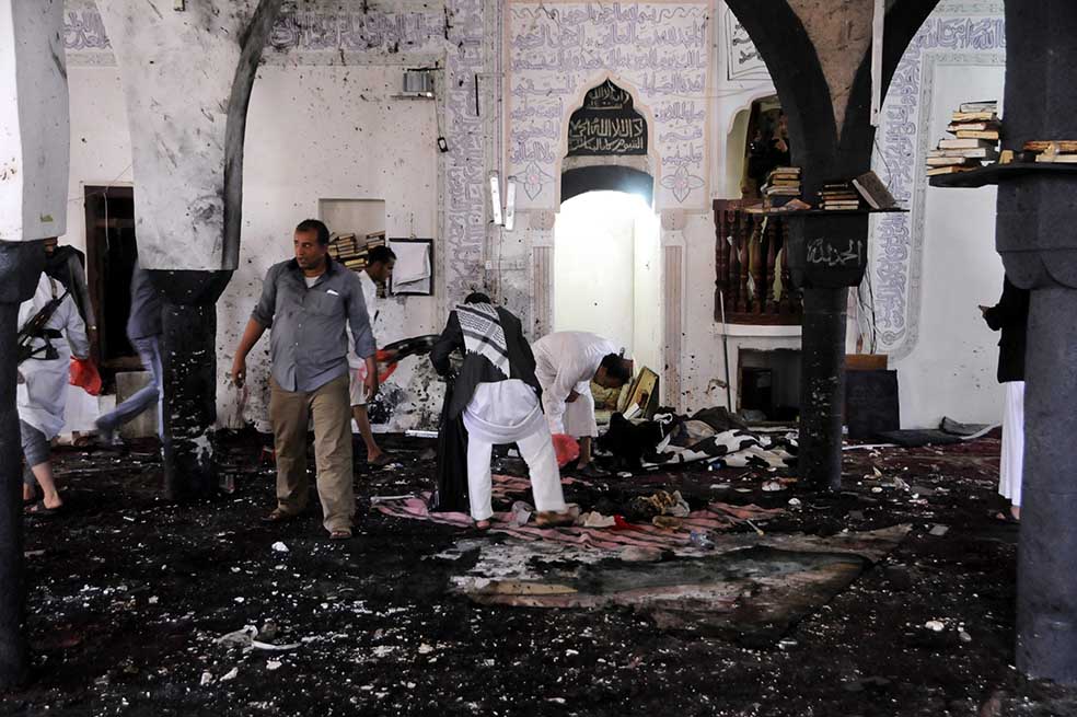 Undía después del atentado en Túnez, una oleada de ataques terroristas sacudió tres mezquitas de la capital de Yemen, Saná. / AFP