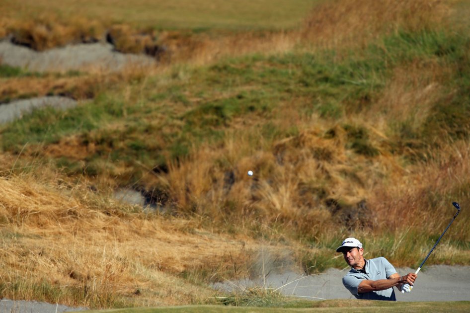 Camilo Villegas cayó a la posición 75 en el US Open. AFP
