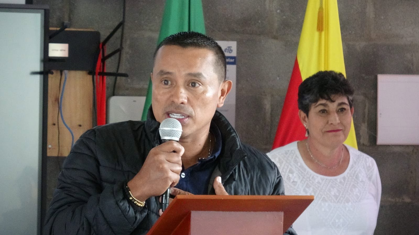 Alcalde de Quinchía se retractó: dijo que no multará a quienes alimenten perros en la calle
