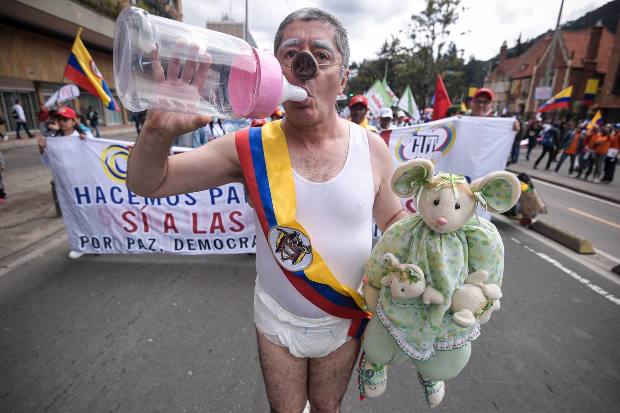 Sobre la carrera Séptima, cerca de 50.000 personas se movilizaron hacia la plaza de Bolívar para participar en el discurso del presidente.