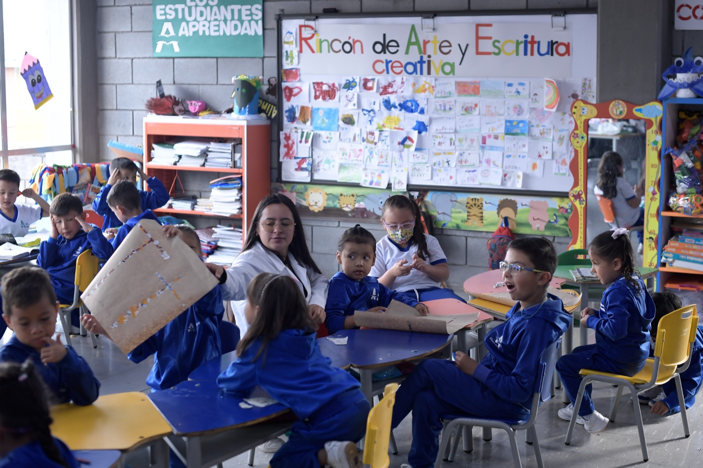 Madrugar menos para ir al colegio, pero sin echar en saco roto el contexto colombiano