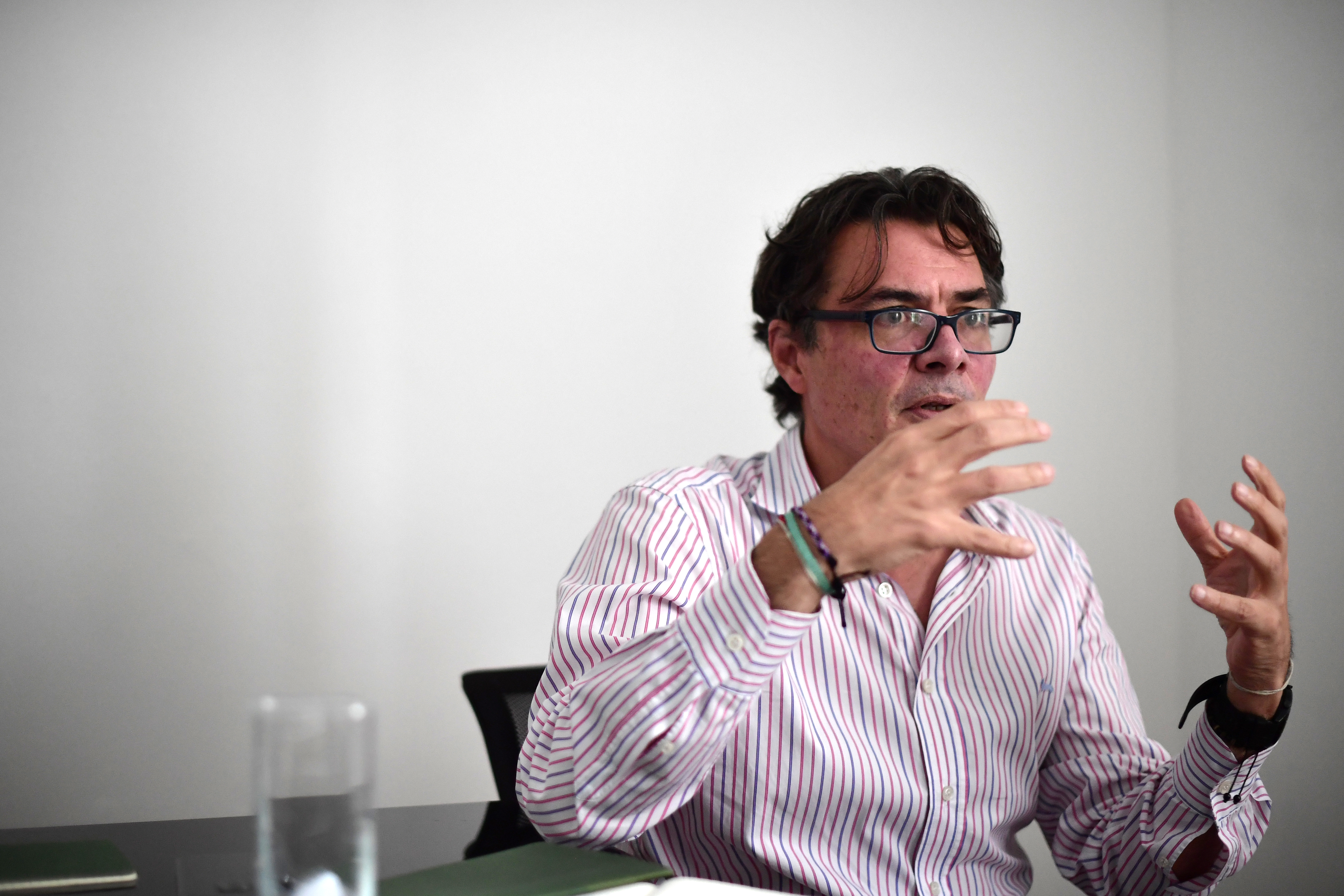 Alejandro Gaviria acepta cónclave del centro para una sola consulta y lista