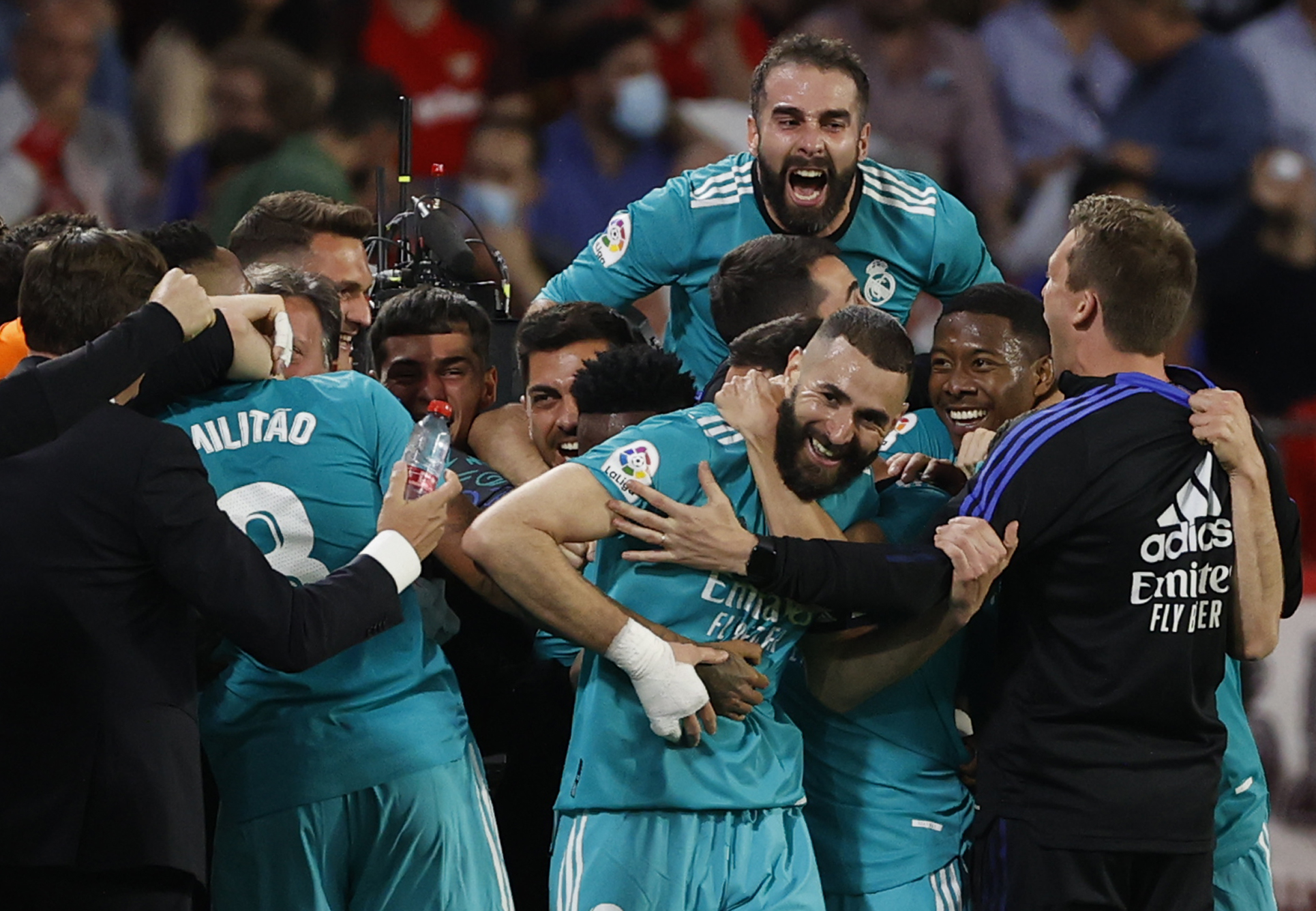 Real Madrid gana 3-2 en visita al Sevilla con una gran remontada