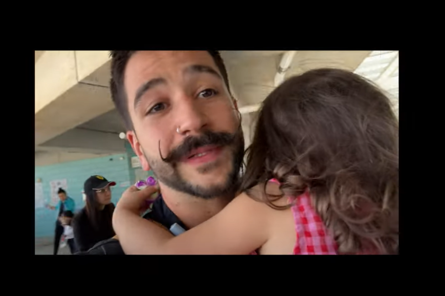 Camilo mostró la forma correcta de enseñar nuevas cosas a tu hijo: “Con propósito”