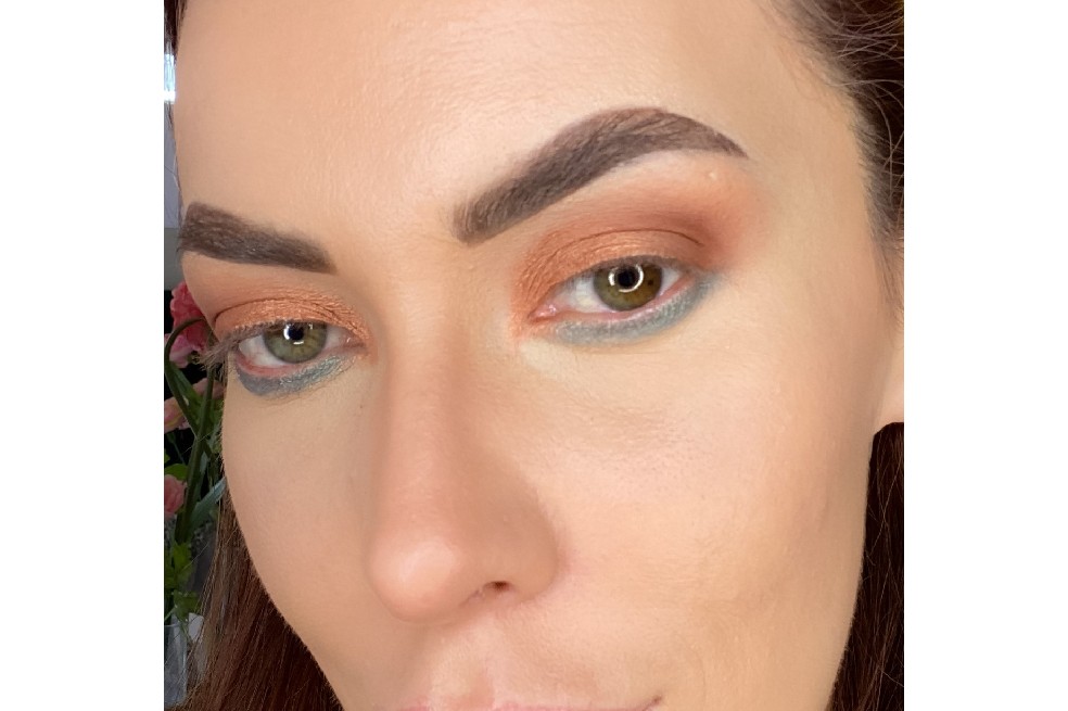 Sigue este tutorial y luce un maquillaje increíble durante la celebración de Navidad.