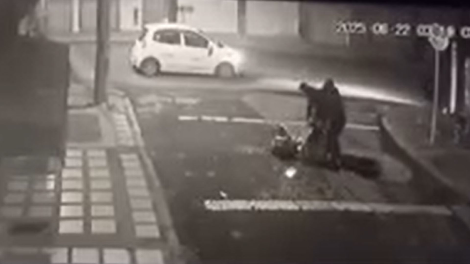 Una madre y su pequeño hijo víctimas de violento atraco en el barrio Molinos