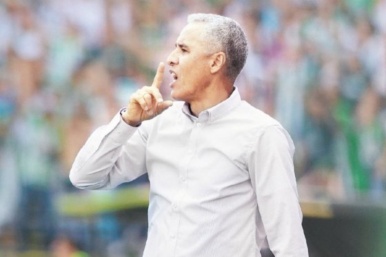 Tras discutir con el presidente del club, Alexis Mendoza renuncia como técnico del Júnior