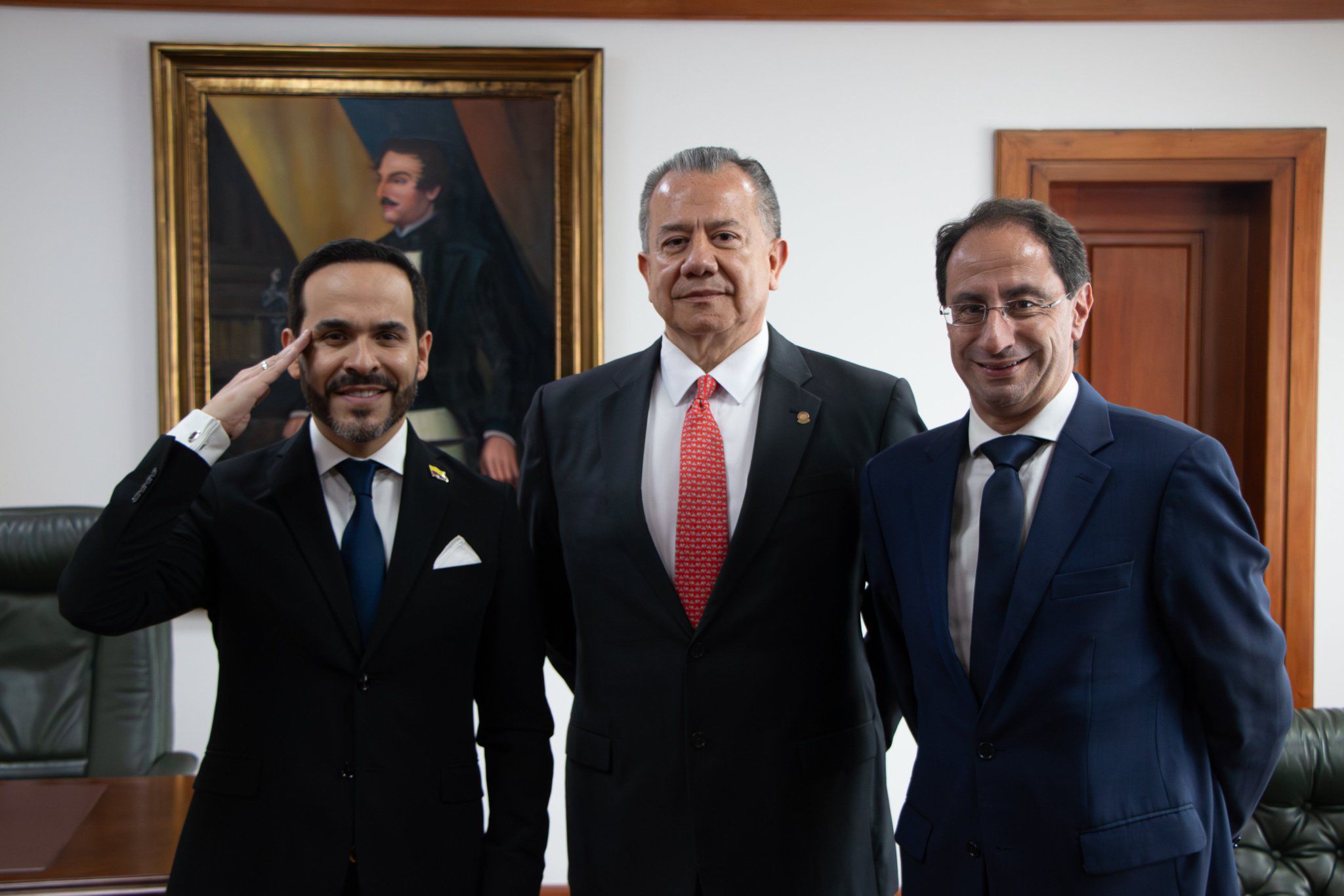 Primera cita de De la Espriella con credencial presidencial fue con altas cortes