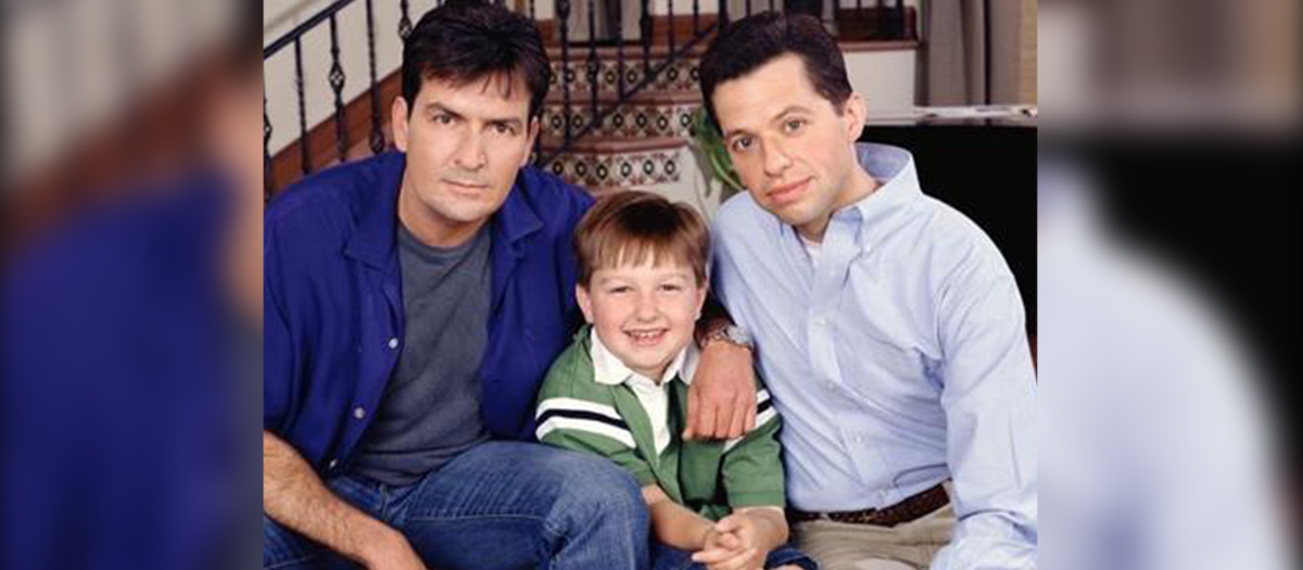 Así se ve el niño de Two and a Half Men que dejó la actuación por la religión