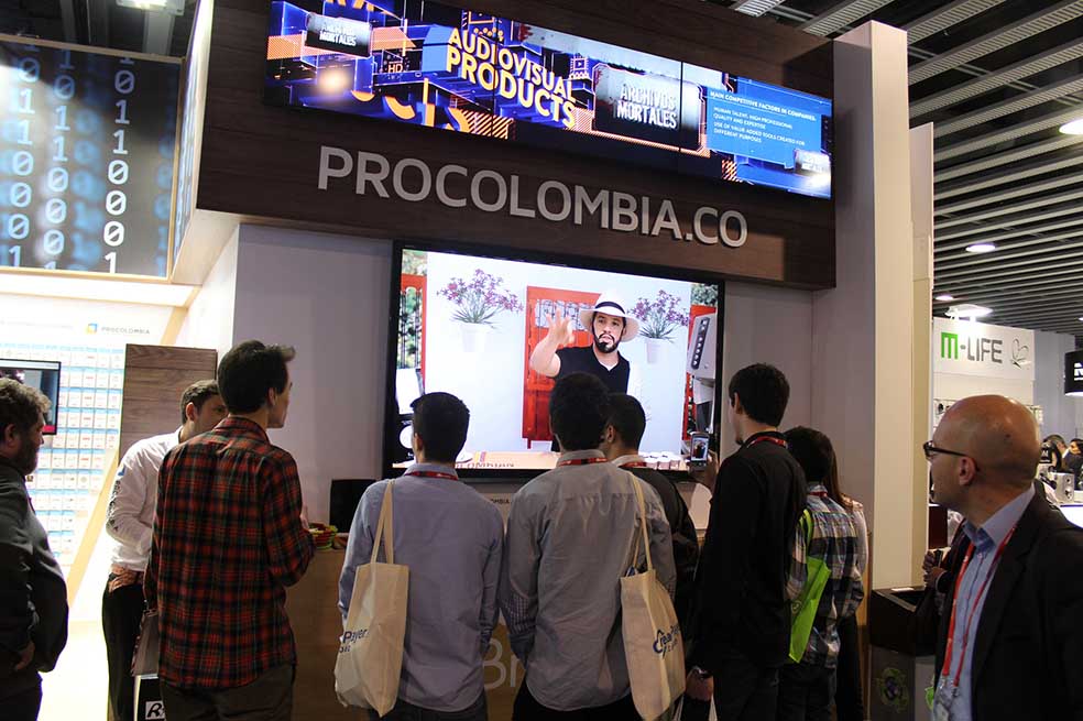 Durante el evento, un arriero desde Colombia ofrecía café a los visitantes. / Procolombia