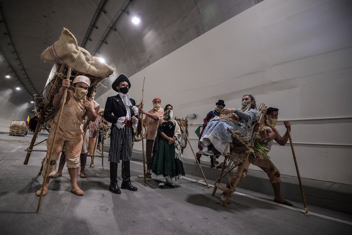La inauguración contó con un pequeño desfile y representaciones culturales de la región.