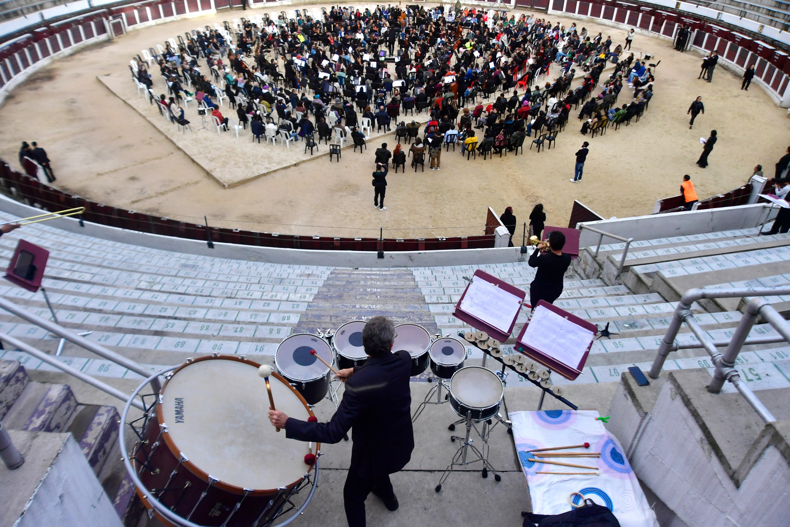 El pasado 11 de mayo se presentó el espectáculo "Neopolitopos para Salmona", un montaje que el Festival NO Convencional y la Fundación Rogelio Salmona presentaron con el apoyo del Instituto Francés de Colombia.