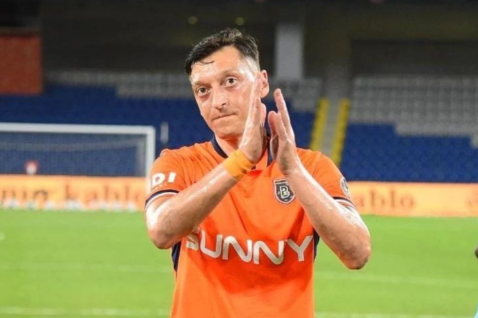 El futbolista alemán Mesut Özil, campeón del mundo en 2014, anunció su retiro