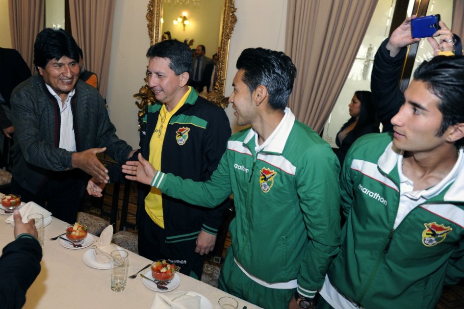 Partido de pierna fuerte entre Bolivia y Uruguay