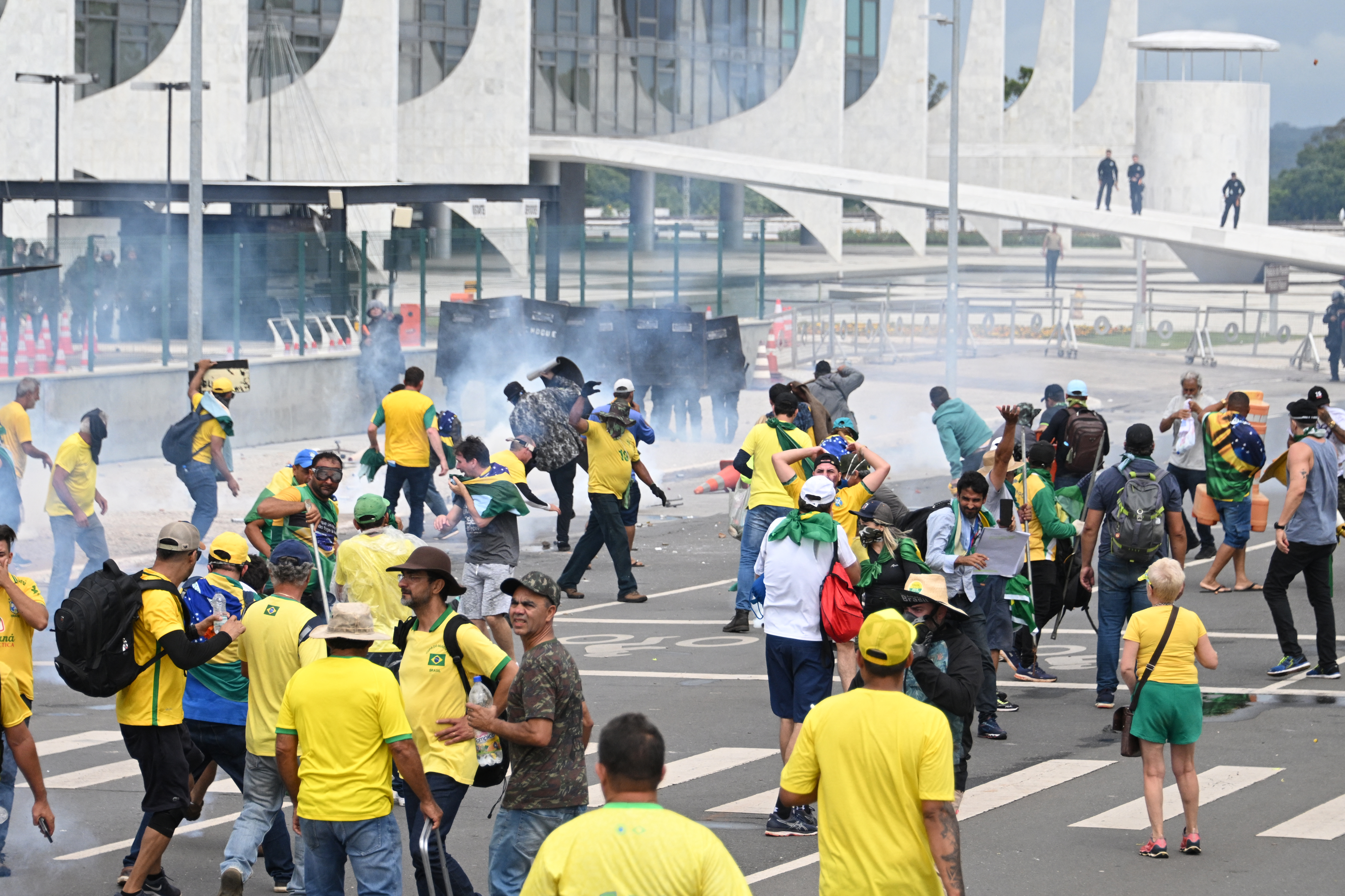 Cientos de seguidores de Jair Bolsonaro invadieron el Congreso de Brasil