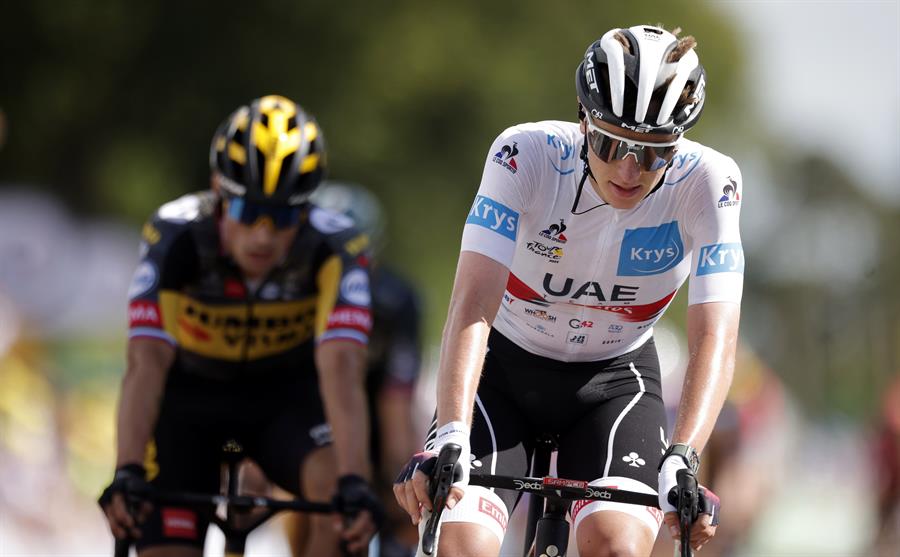 Tadej Pogačar con la camiseta de mejor joven en el Tour de Francia 2021.