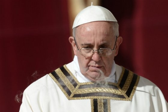 Papa Francisco dice estar conmovido por los atentados en París