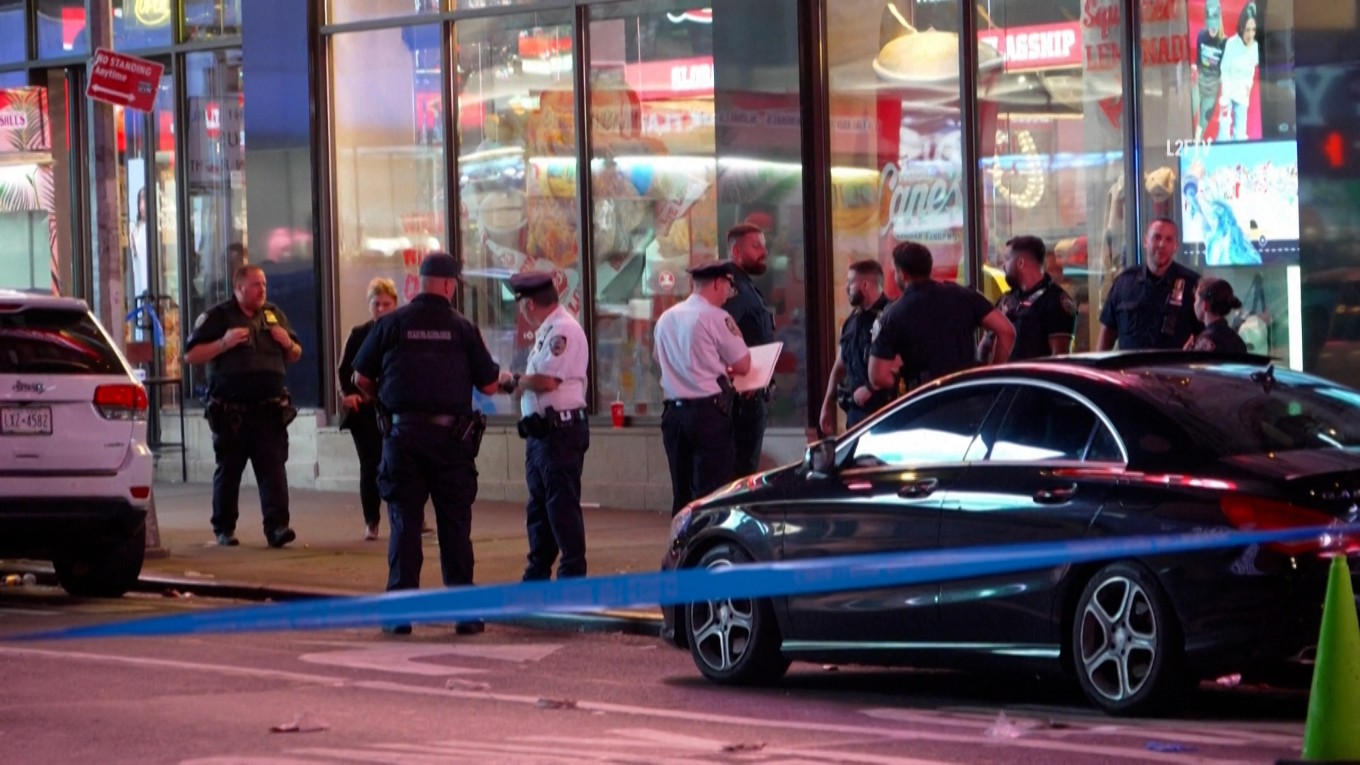 Un adolescente abre fuego y hiere a tres personas en Times Square, Nueva York