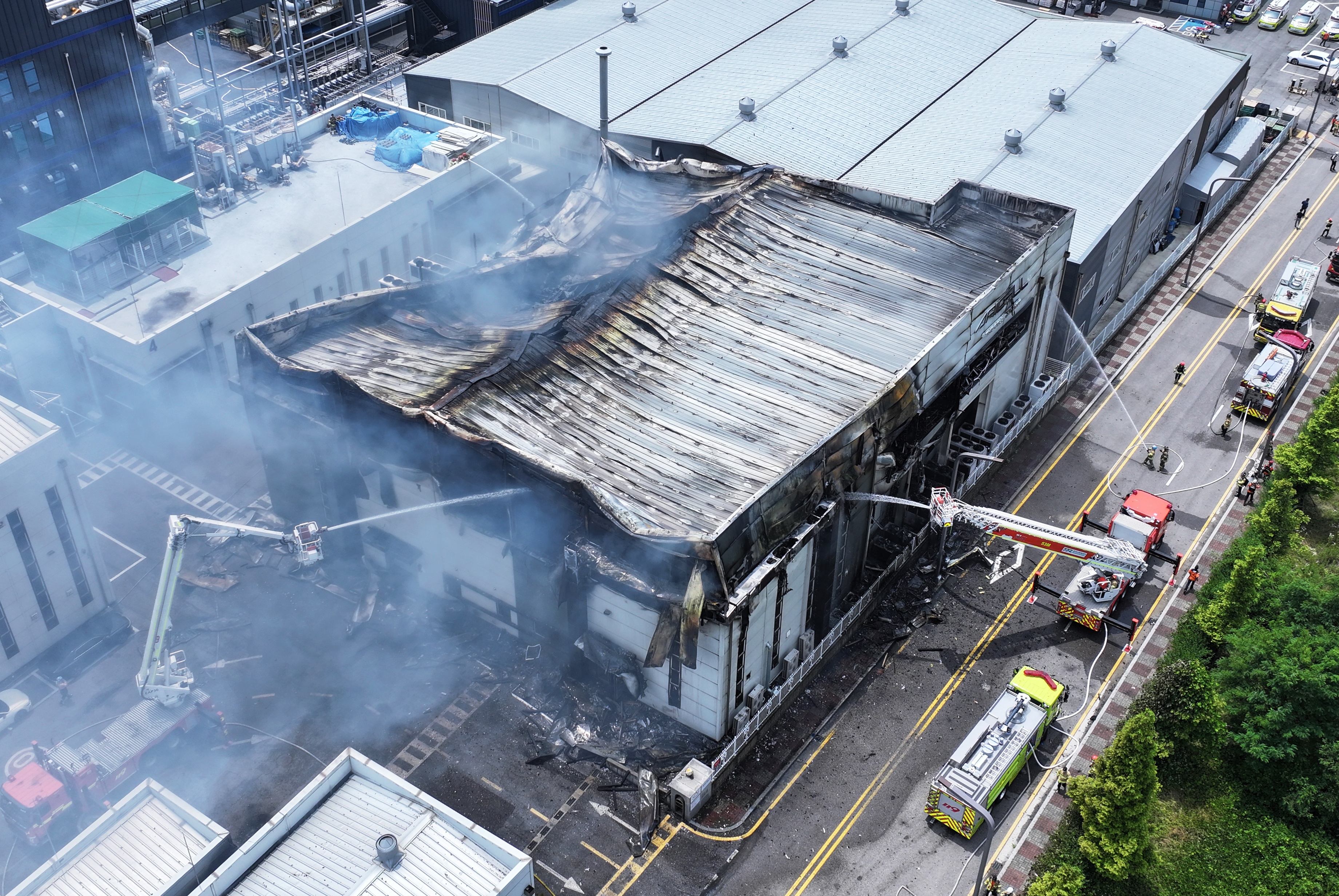 Incendio en una fábrica de baterías en Corea del Sur dejó al menos 22 muertos