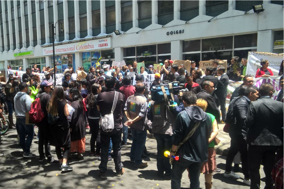 Así protestan los colombianos por derrame de petróleo en Santander