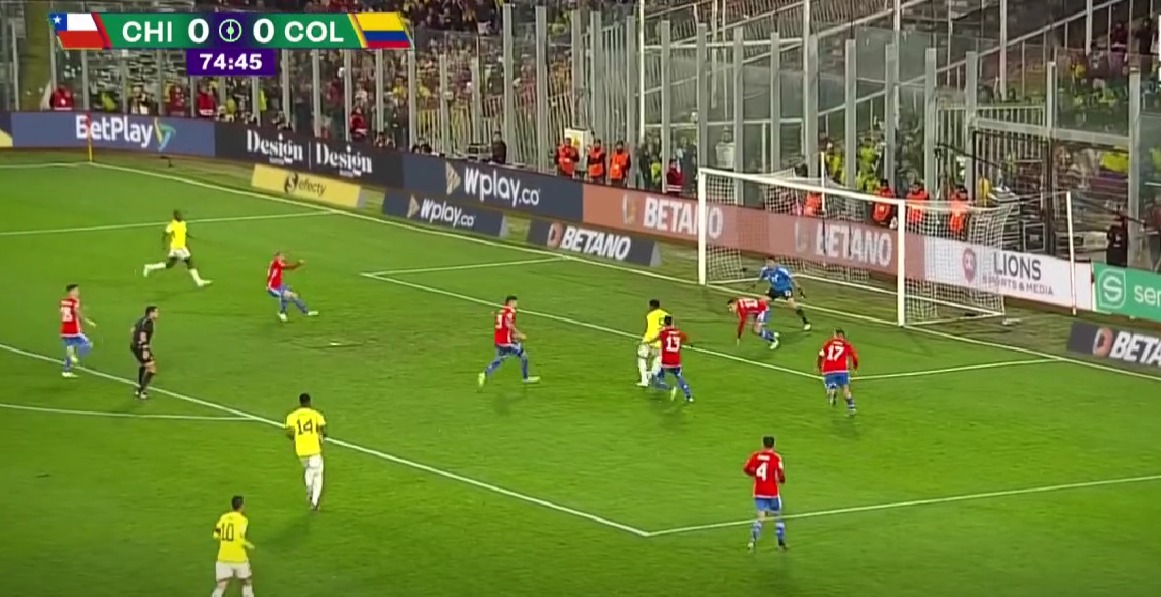 En video: el increíble fallo de Luis Sinisterra ante Chile, “¿para qué te traje?”