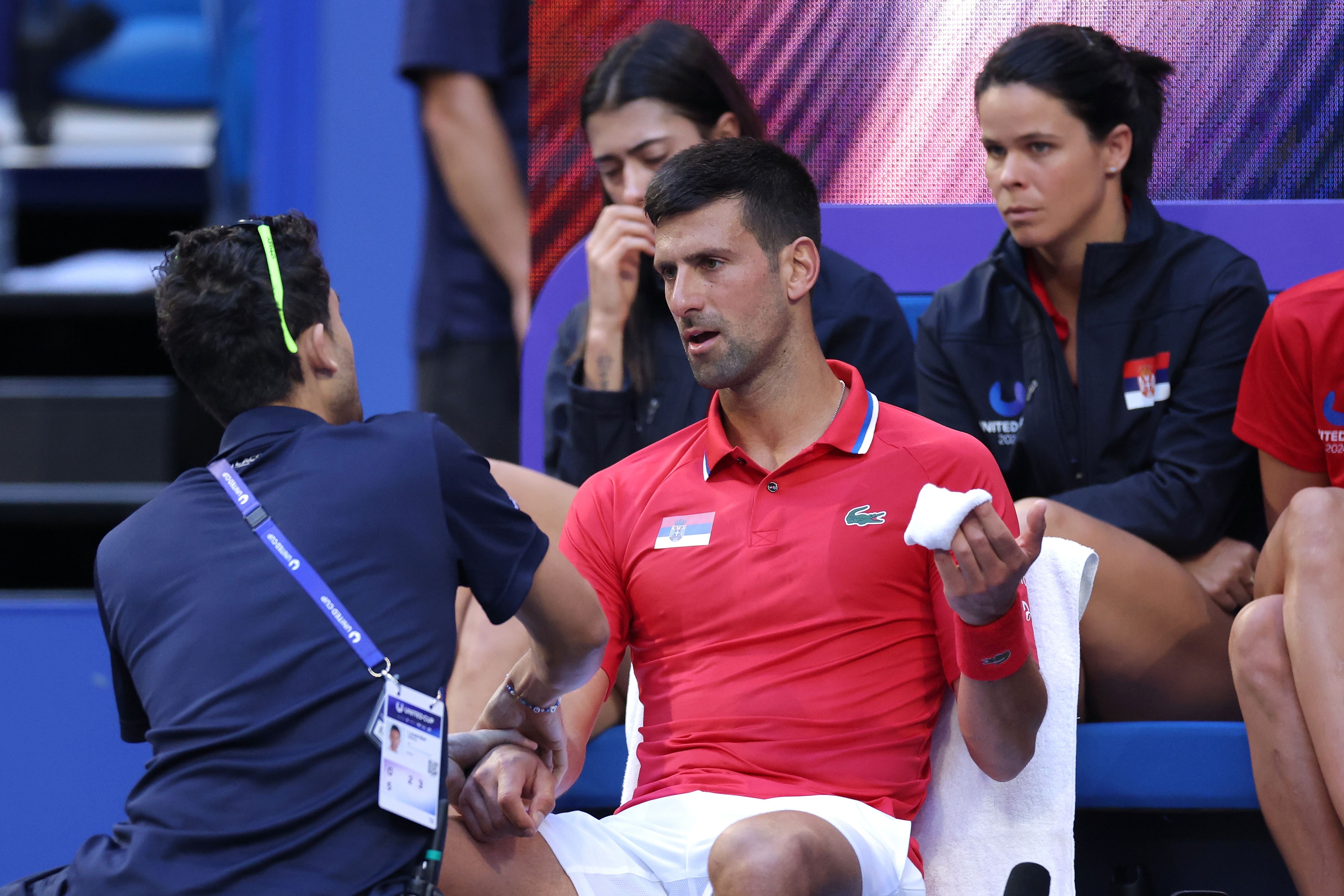 Djokovic, con molestias en la muñeca derecha a 11 días del Abierto de Australia