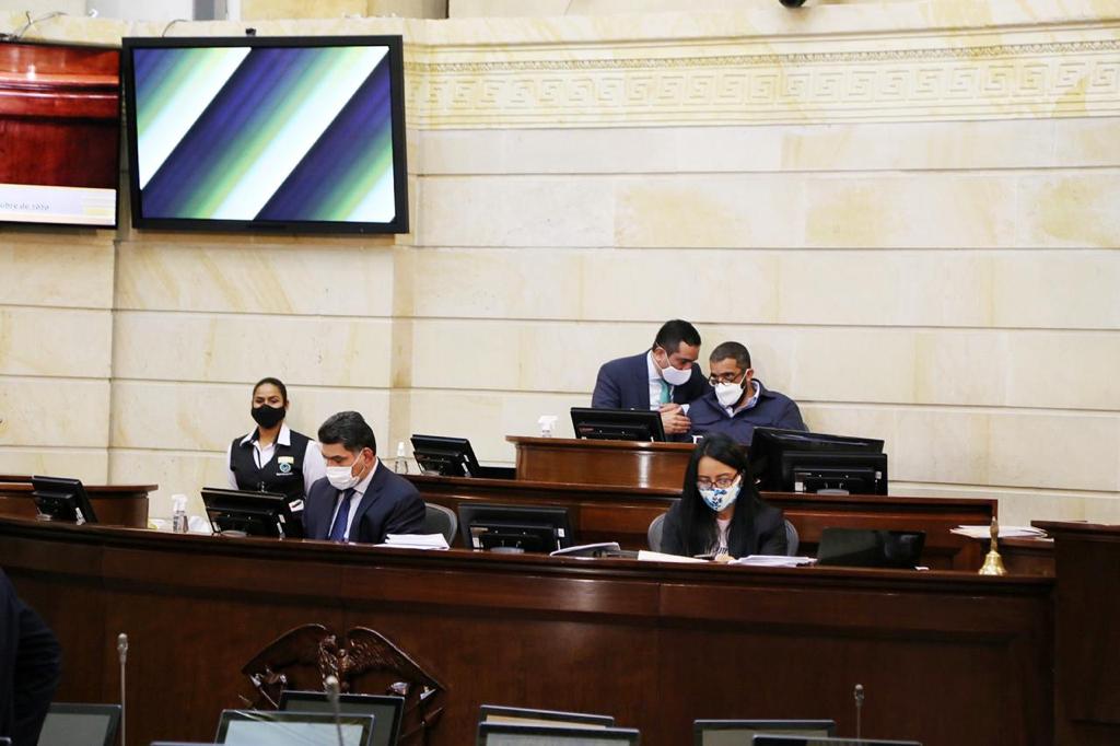Se rompe acuerdo entre liberales y conservadores para la presidencia del Senado