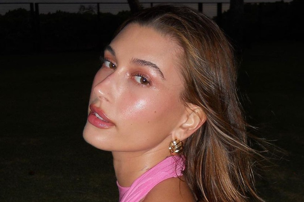 Maquillaje de ojos Hailey Bieber