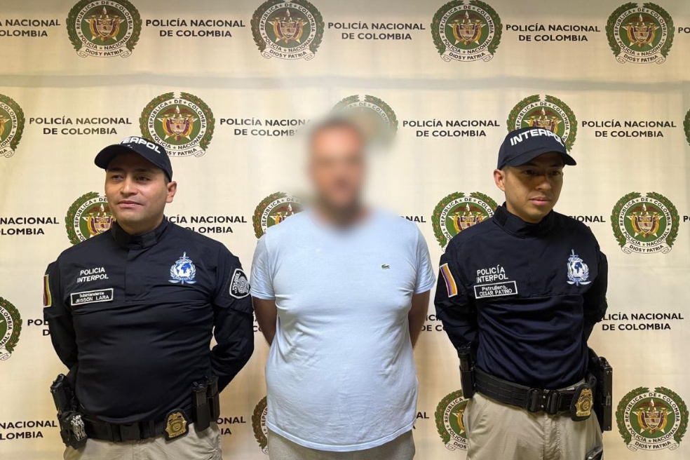 Capturan a hombre buscado en más de 190 países por fraude electrónico