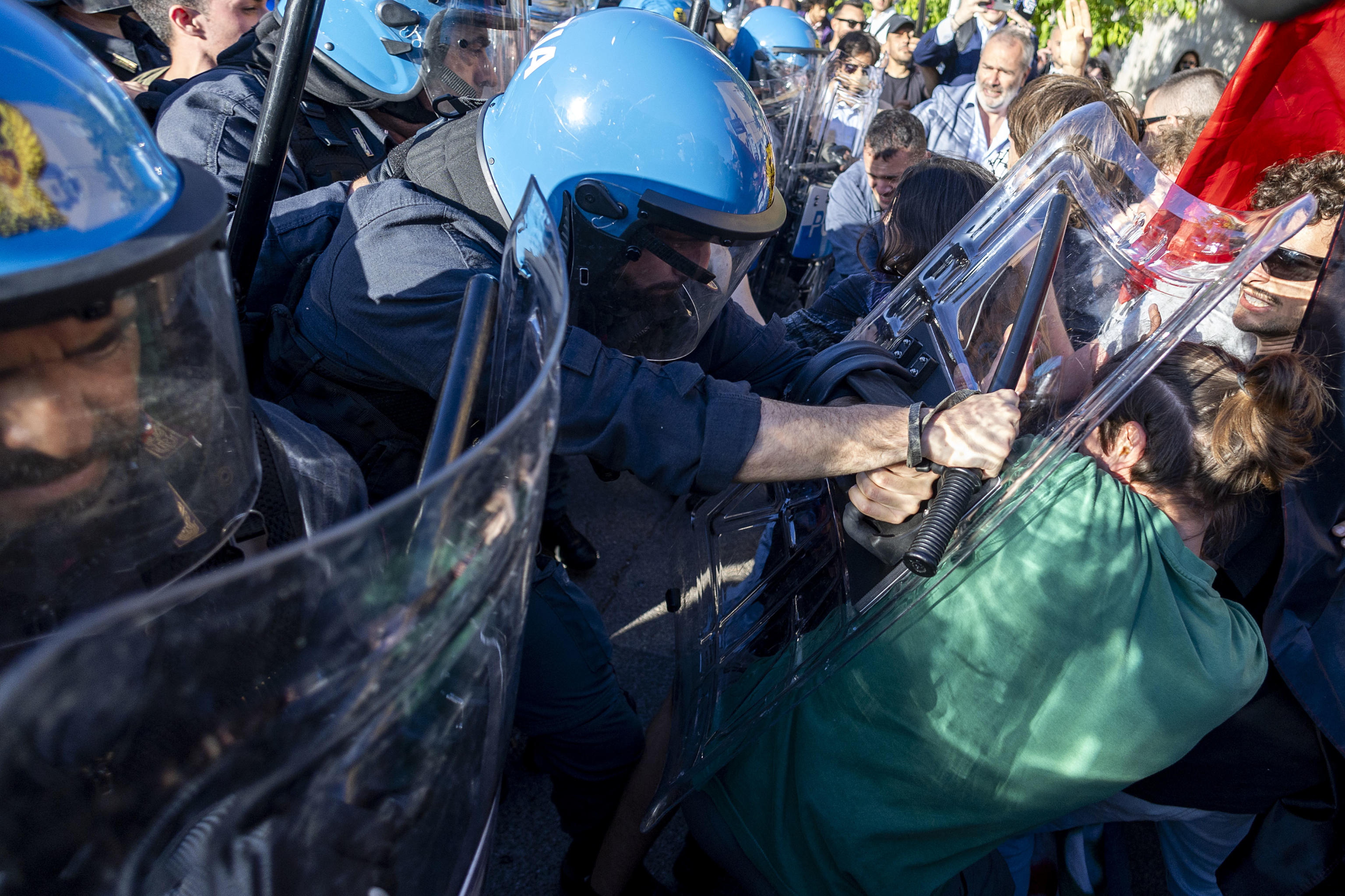 Italia: Meloni criminaliza las protestas de los ecologistas; podrían ir a prisión