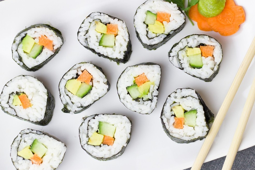 Aprende a hacer sushi y sorprende a todos en casa.
