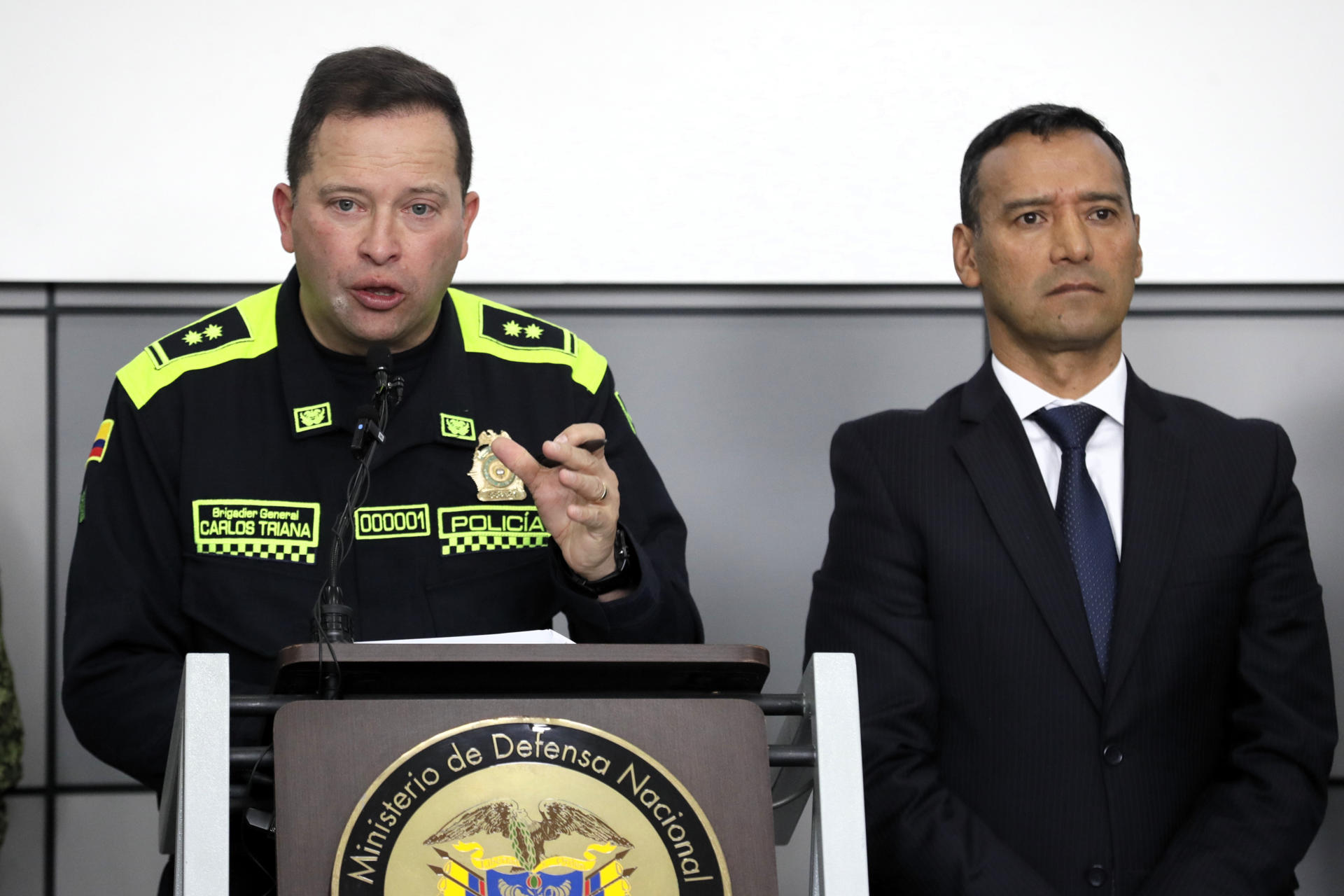 Ofrecen millonaria recompensa por información de amenazas a director de la Policía