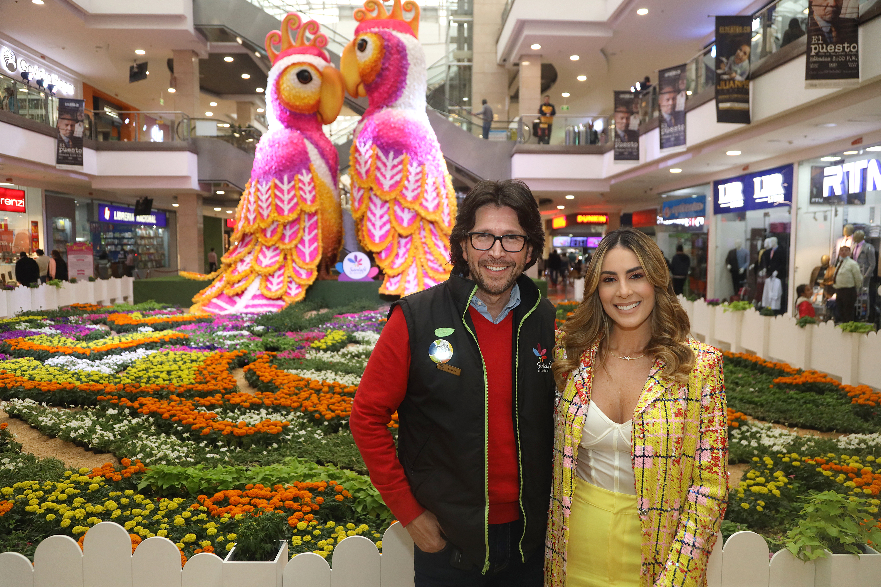 Carolina Soto firma de autógrafos en Centro Comercial Santafé