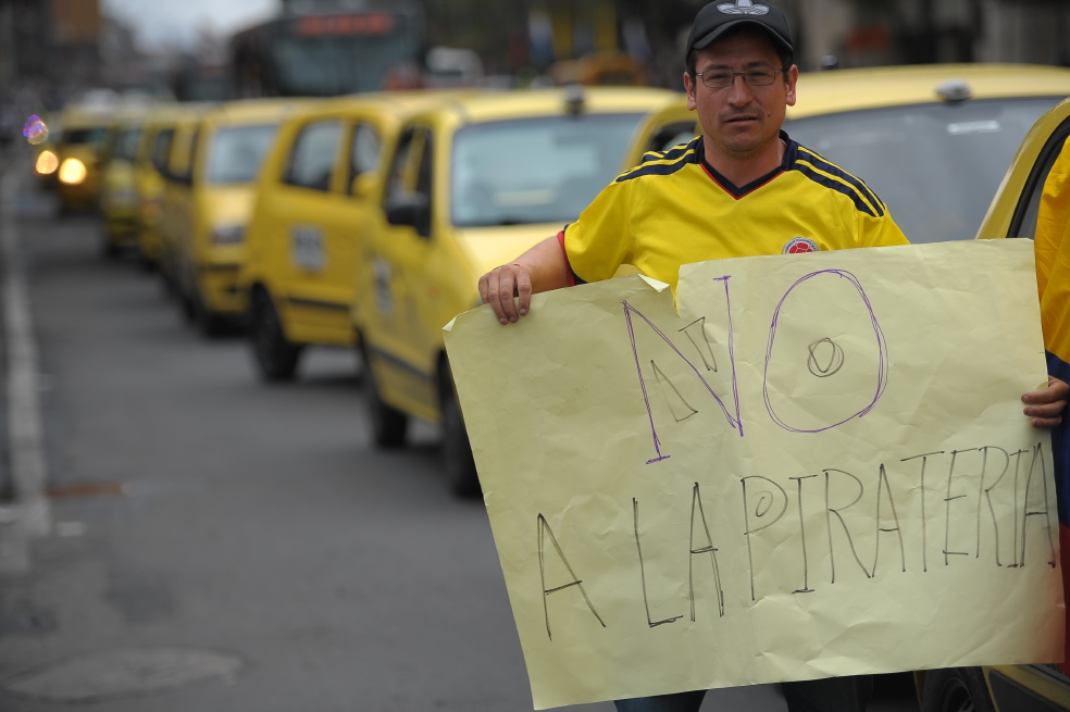 Arranca el paro de taxistas contra la informalidad