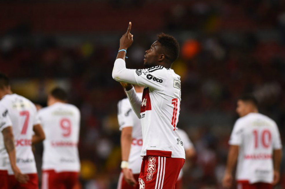 Golazo de Avilés Hurtado abre debate por verlo en la selección mexicana