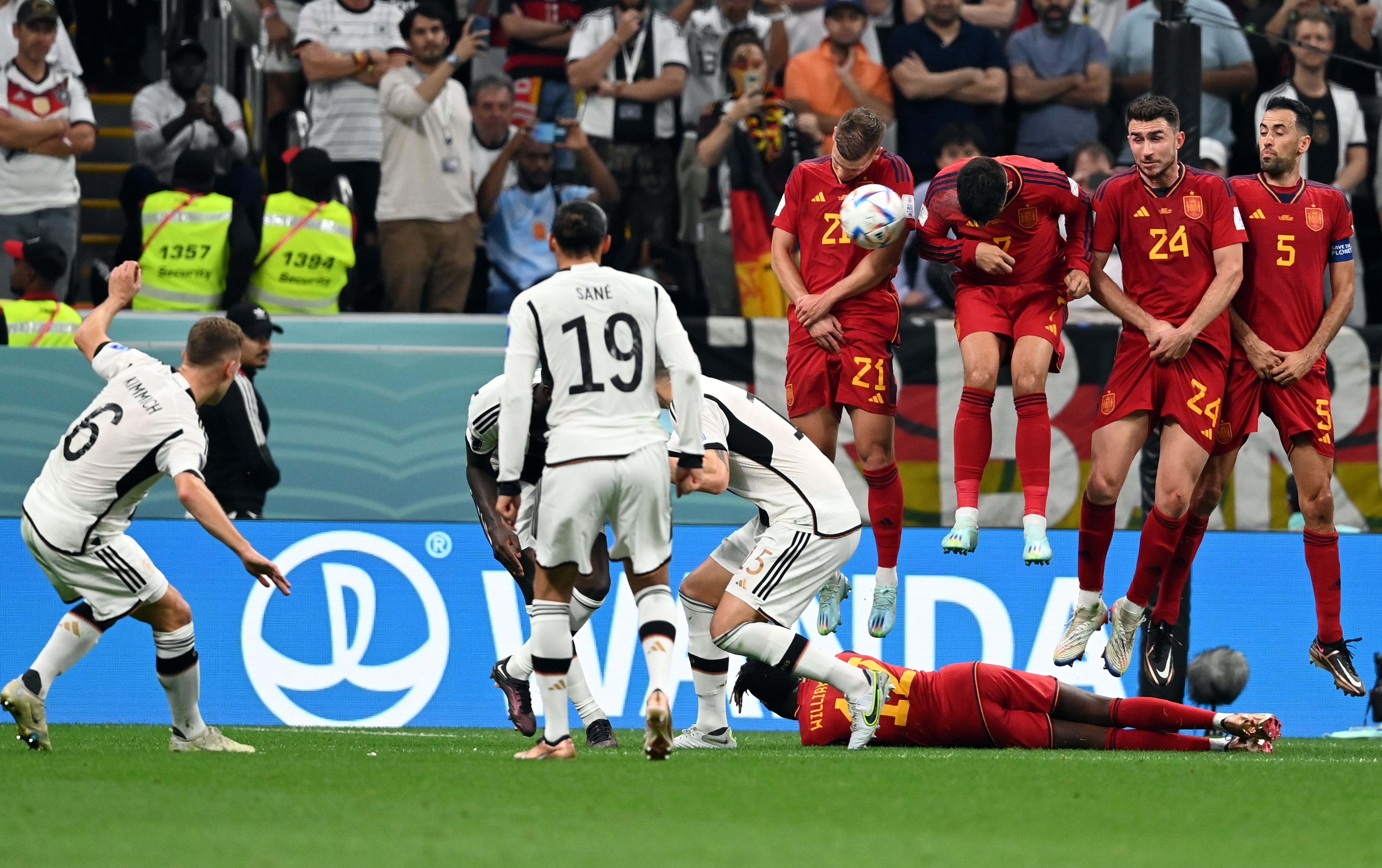 España y Alemania repartieron cortesías en un duelo vibrante
