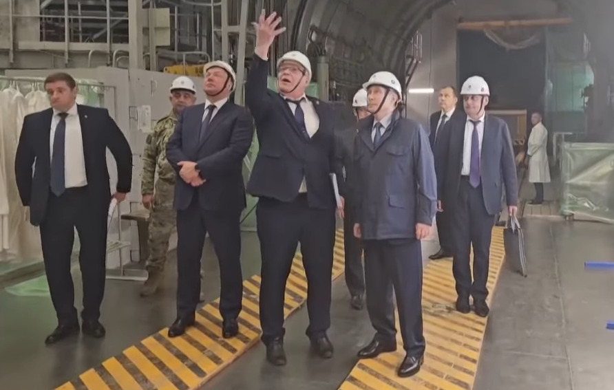 Putin visita Kursk tras expulsar a tropas ucranianas y recorre planta nuclear