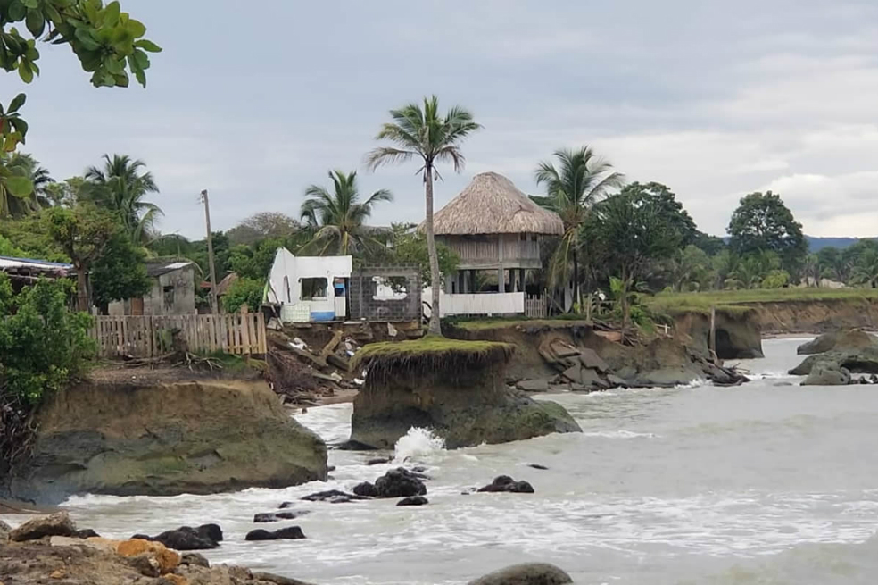 ¿Por qué en el Urabá antioqueño el mar está “destruyendo” los pueblos?