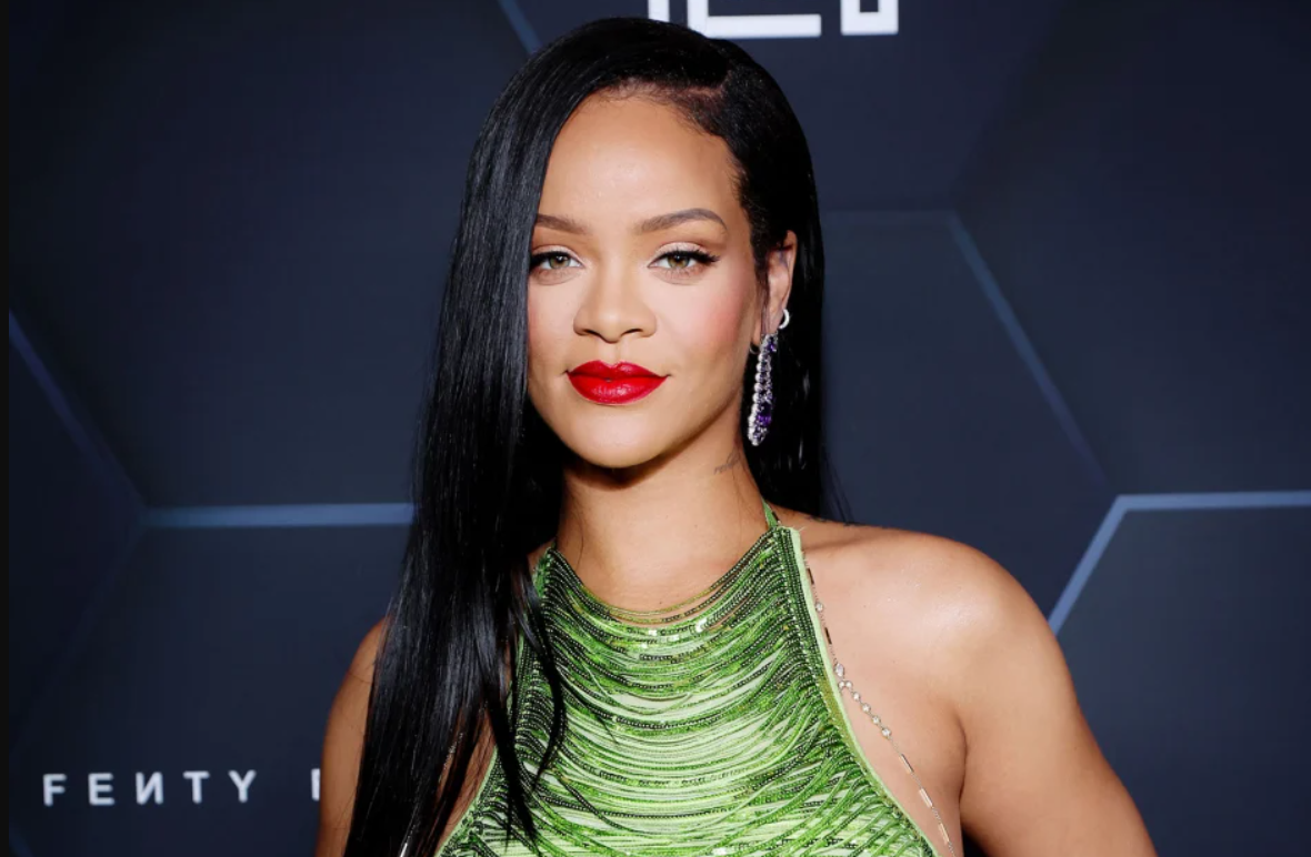 Así se ve Rihanna usando su nueva lencería de Sheer X Savage X Fenty
