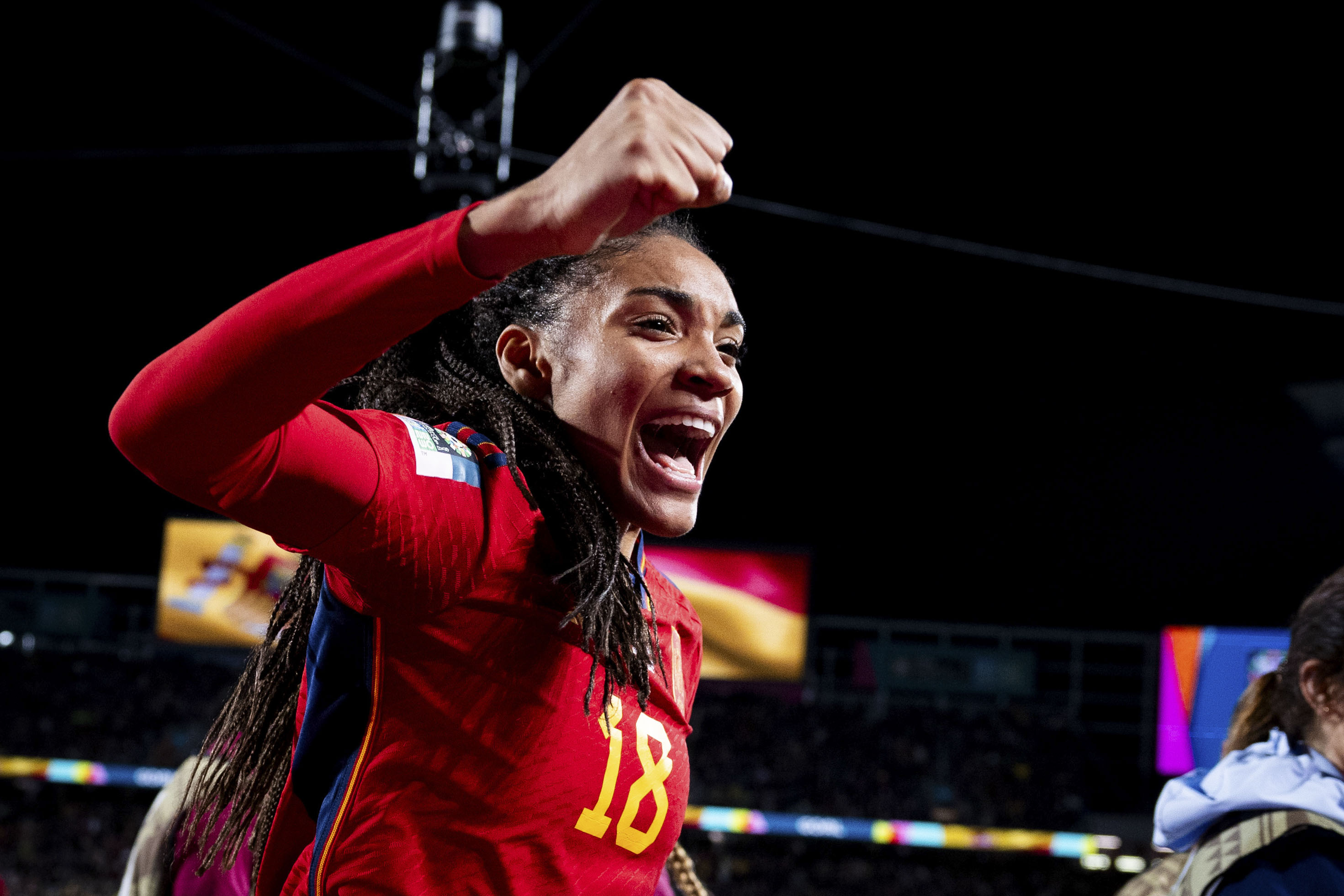 AUCKLAND (NUEVA ZELANDA), 15/08/2023.- La jugadora española Salma Paralluelo (c) celebra tras marcarle un gol a Suecia durante la semifinal del Mundial femenino de fútbol disputado entre España y Suecia este martes en Auckland (Nueva Zelanda). EFE/Pablo García/RFEF SOLO USO EDITORIAL/SOLO DISPONIBLE PARA ILUSTRAR LA NOTICIA QUE ACOMPAÑA (CRÉDITO OBLIGATORIO)